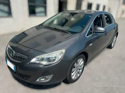 Usata Opel Astra 110 CV (80 kW) 2010 Grigio Berlina
