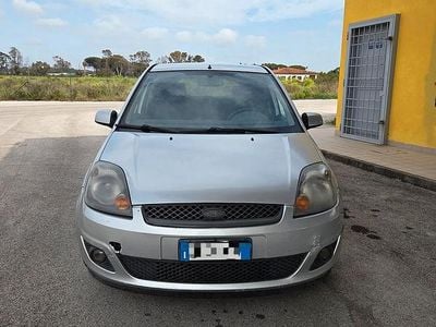 Usata Ford Fiesta 68 CV (50 kW) 2007 Grigio Utilitaria
