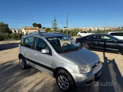 Usata Fiat Panda Climbing 52 CV (38 kW) 2010 Grigio Utilitaria