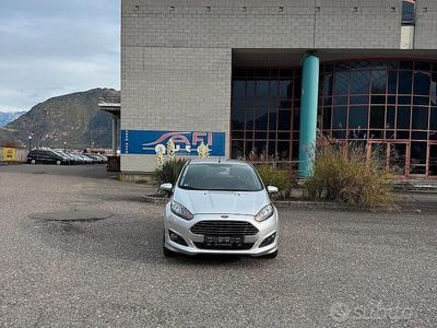 Usata Ford Fiesta Titanium 100 CV (73 kW) 2015 Grigio Berlina