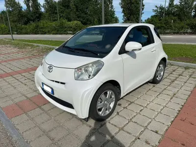 Usata Toyota iQ 68 CV (50 kW) 2010 Bianco Utilitaria