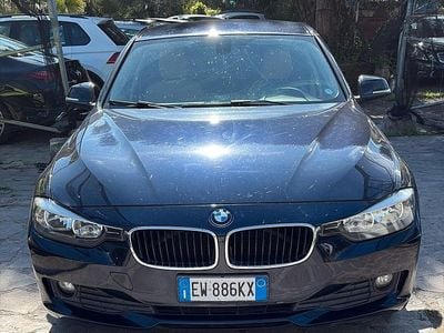 Usata BMW 318 142 CV (104 kW) 2014 Blu Berlina