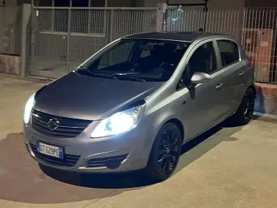 Usata Opel Corsa Cosmo 80 CV (58 kW) 2009 Grigio Utilitaria