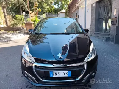 Usata Peugeot 208 82 CV (60 kW) 2018 Nero Utilitaria
