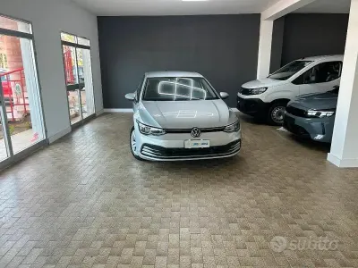 Usata VW Golf VIII Life 150 CV (110 kW) 2020 Grigio Berlina