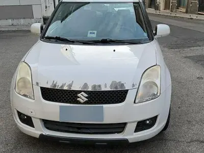 Usata Suzuki Swift 92 CV (67 kW) 2010 Bianco Utilitaria
