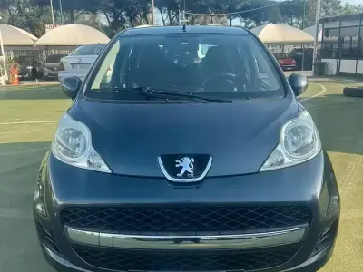 Gebraucht Peugeot 107 68 PS (50 kW) 2009 Grau Kleinwagen