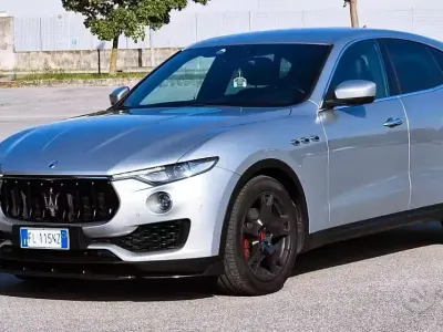 Usata Maserati Levante 275 CV (202 kW) 2017 Grigio SUV