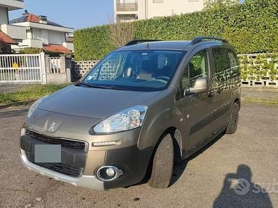 Usata Peugeot Partner Tepee Outdoor 92 CV (67 kW) 2014 Marrone Monovolume