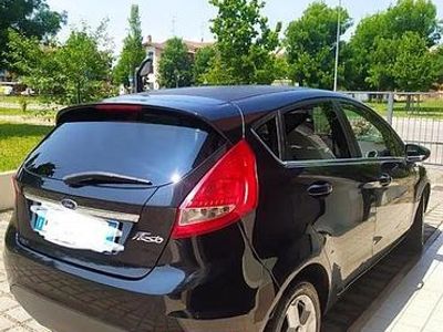 Usata Ford Fiesta 98 CV (72 kW) 2010 Nero Utilitaria