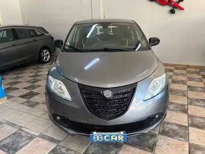 Usata Lancia Ypsilon 69 CV (50 kW) 2014 Grigio Utilitaria