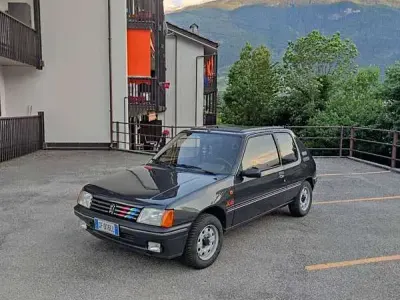 Usata Peugeot 205 83 CV (61 kW) 1989 Grigio Berlina