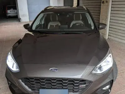 Usata Ford Focus 120 CV (88 kW) 2018 Marrone Station wagon