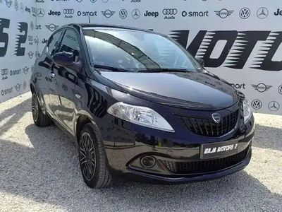 Begagnad Lancia Ypsilon Silver 69 HK (50 kW) 2023 Svart Halvkombi