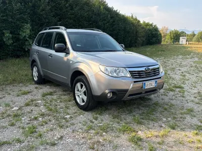 Usata Subaru Forester Comfort 150 CV (110 kW) 2010 Grigio SUV