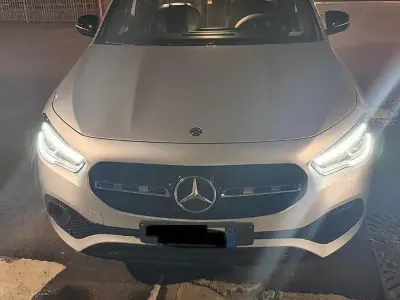 Usata Mercedes GLA200 163 CV (119 kW) 2020 Grigio SUV
