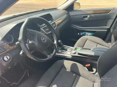 Usata Mercedes E250 204 CV (150 kW) 2011 Grigio Berlina