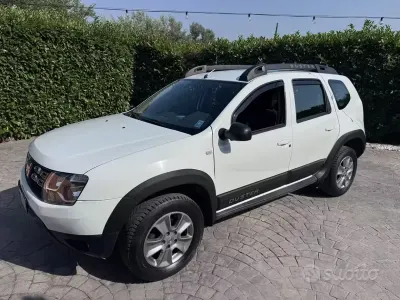 Usata Dacia Duster Lauréate 101 CV (74 kW) 2015 Bianco SUV