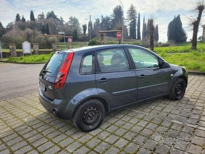 Gebraucht Ford Fiesta 68 PS (50 kW) 2008 Grau Kleinwagen