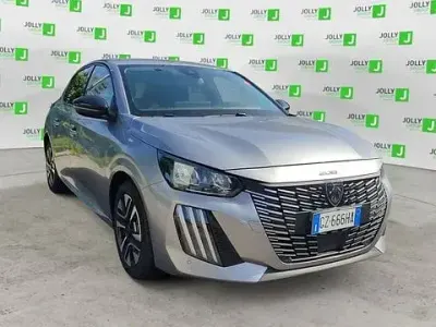 Usata Peugeot 208 Allure 101 CV (74 kW) 2025 Grigio Utilitaria