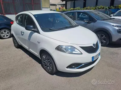 Usata Lancia Ypsilon Gold 69 CV (50 kW) 2016 Bianco Utilitaria