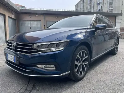 Usata VW Passat Executive 150 CV (110 kW) 2022 Blu/azzurro Station wagon