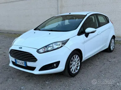 Usado Ford Fiesta 75 HP (55 kW) 2015 Branco Citadino