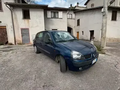 Usata Renault Clio II 58 CV (42 kW) 2001 Blu Berlina