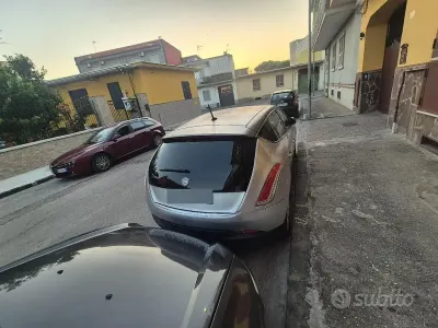 Usata Lancia Delta 120 CV (88 kW) 2010 Grigio Utilitaria