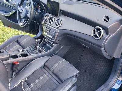 Usata Mercedes GLA180 109 CV (80 kW) 2017 Blu SUV