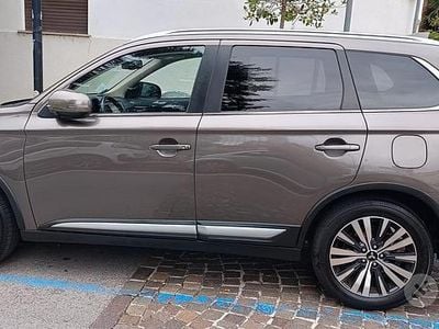 Usata Mitsubishi Outlander Instyle 150 CV (110 kW) 2021 Marrone SUV