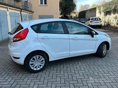 Usata Ford Fiesta 96 CV (70 kW) 2011 Bianco Utilitaria