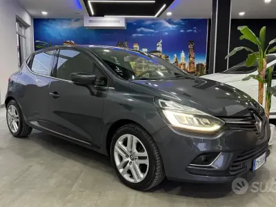 Begagnad Renault Clio IV Intens 90 HK (66 kW) 2019 Grå Sedan