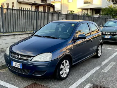 Usata Opel Corsa Edition 80 CV (58 kW) 2006 Bluazzurro Utilitaria