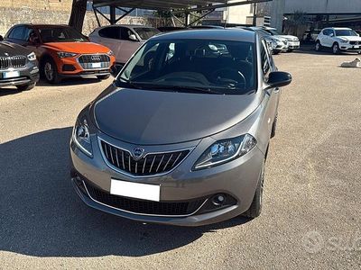 Usata Lancia Ypsilon Gold 70 CV (51 kW) 2022 Grigio Utilitaria