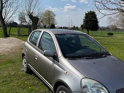 Usata Toyota Yaris 2005 Grigio Berlina