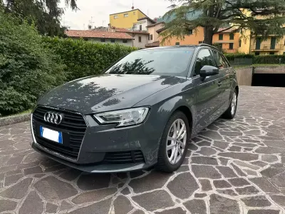 Usata Audi A3 Business 116 CV (85 kW) 2020 Grigio Berlina