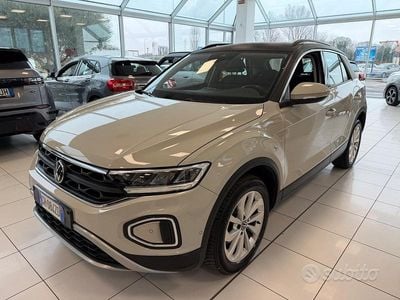 Usata VW T-Roc Life 150 CV (110 kW) 2022 Grigio SUV