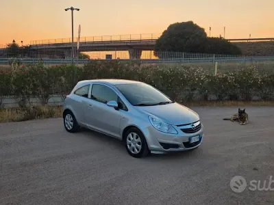 Usata Opel Corsa 65 CV (47 kW) 2011 Grigio Utilitaria