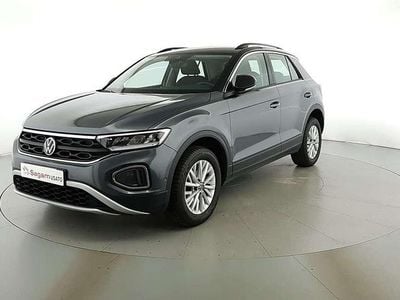 Usata VW T-Roc Life 110 CV (80 kW) 2023 Grigio indinium SUV