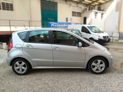 Gebraucht Mercedes A160 Avantgarde 82 PS (60 kW) 2011 Grau Kleinwagen