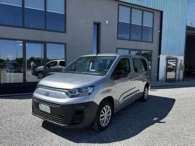 Usata Fiat Doblò Lounge 101 CV (74 kW) 2023 Argento Monovolume