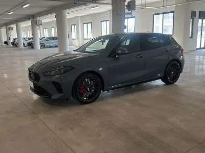 Nuova BMW 120 2026 Blu Utilitaria