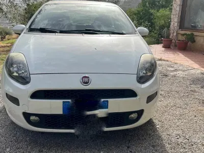 Usata Fiat Punto Lounge 95 CV (69 kW) 2017 Bianco Utilitaria