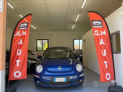Usata VW New Beetle 102 CV (75 kW) 2009 Blu Utilitaria