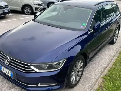 Usata VW Passat Executive 150 CV (110 kW) 2019 Atlantic blue metallizato Station wagon