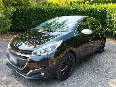 Usata Peugeot 208 Allure 110 CV (80 kW) 2016 Nero Utilitaria