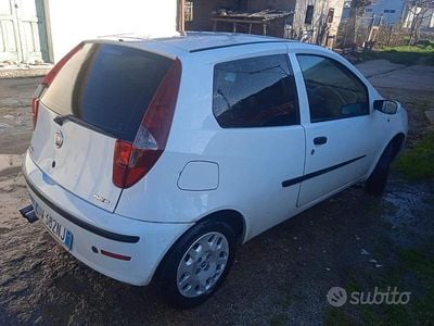 Usata Fiat Punto 69 CV (50 kW) 2009 Bianco Utilitaria