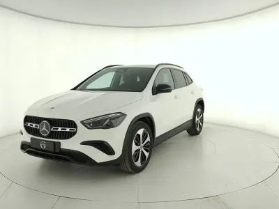 Nuova Mercedes GLA200 149 CV (109 kW) 2026 Bianco SUV