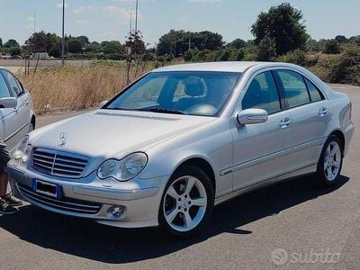 Usata Mercedes C220 Elegance 150 CV (110 kW) 2004 Grigio Berlina